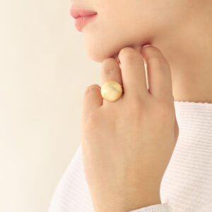 ANILLO .  DIJES EN BANO DE ORO