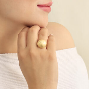 ANILLO . C/ DIJES EN BAÑO DE ORO