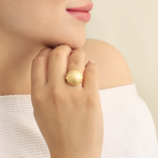ANILLO . C/ DIJES EN BAÑO DE ORO