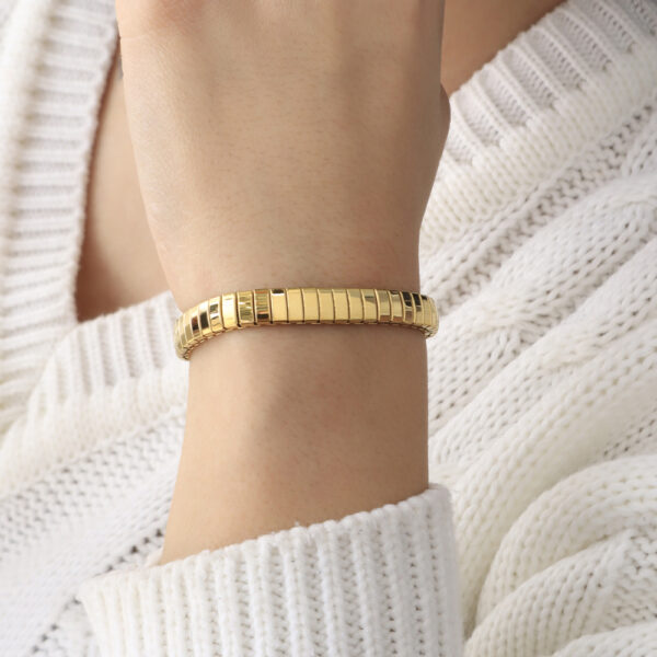 BRAZALETE . FIGURAS EN BAÑO DE ORO