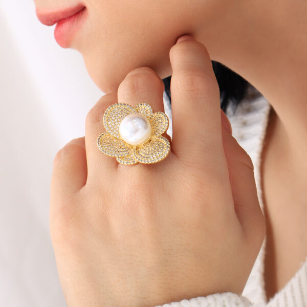 ANILLO . FLORES EN BANO DE ORO