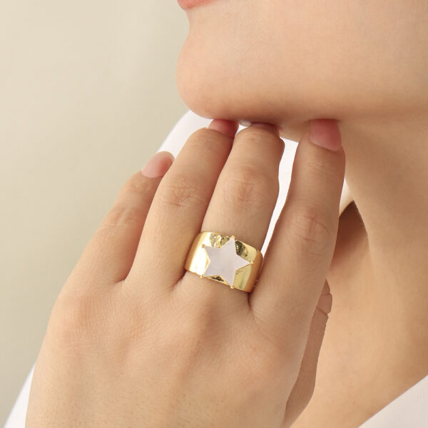 ANILLO . CRISTAL-PERLA EN BANO DE ORO