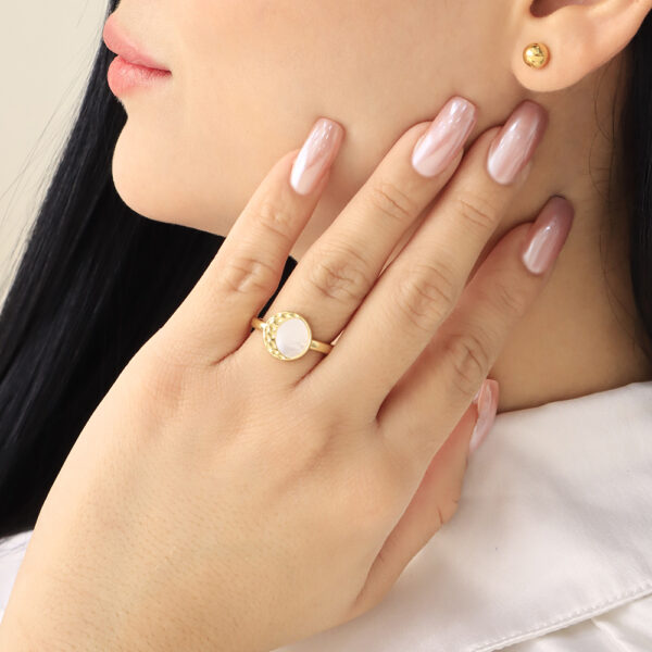 ANILLO . CRISTAL-PERLA EN BANO DE ORO