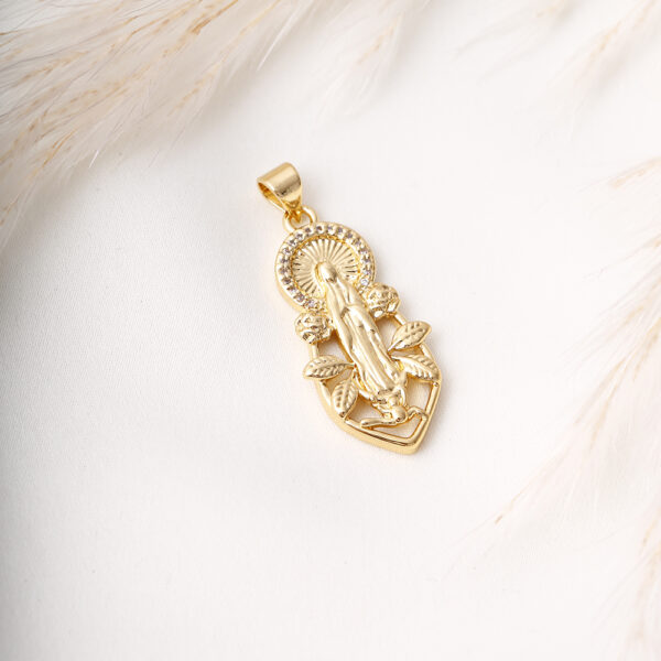 DIJE . GUADALUPE PIEDRAS EN BANO DE ORO