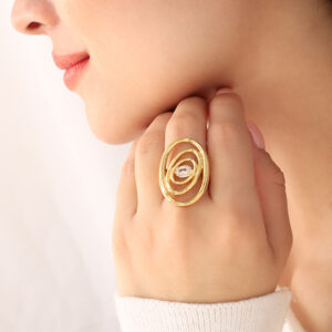 ANILLO . C/ PIEDRAS EN BAÑO DE ORO