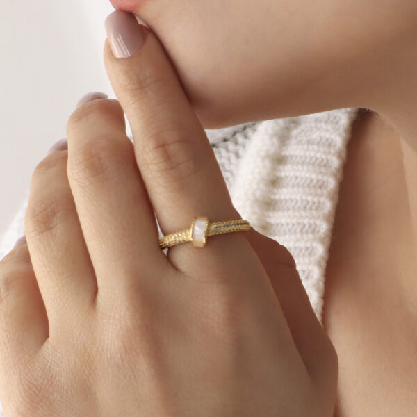 ANILLO .  PIEDRAS EN BANO DE ORO