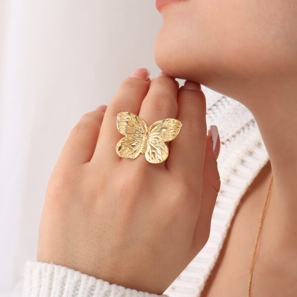 ANILLO . GUADALUPE PIEDRAS EN BANO DE ORO