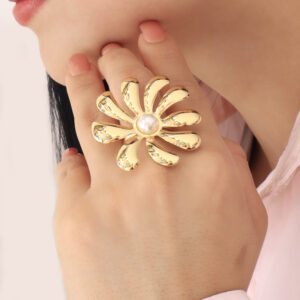 ANILLO . C/ PERLAS EN BAÑO DE ORO