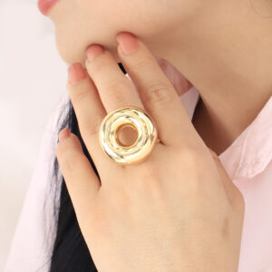 ANILLO . ARETE EN BAÑO DE ORO