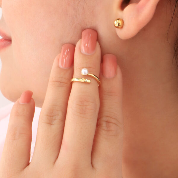 ANILLO . C/ PERLAS EN BAÑO DE ORO