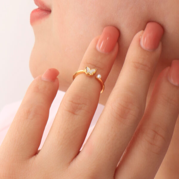 ANILLO . C/ PERLAS EN BAÑO DE ORO