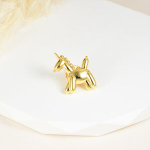 BROCHE . FIGURAS EN BAÑO DE ORO